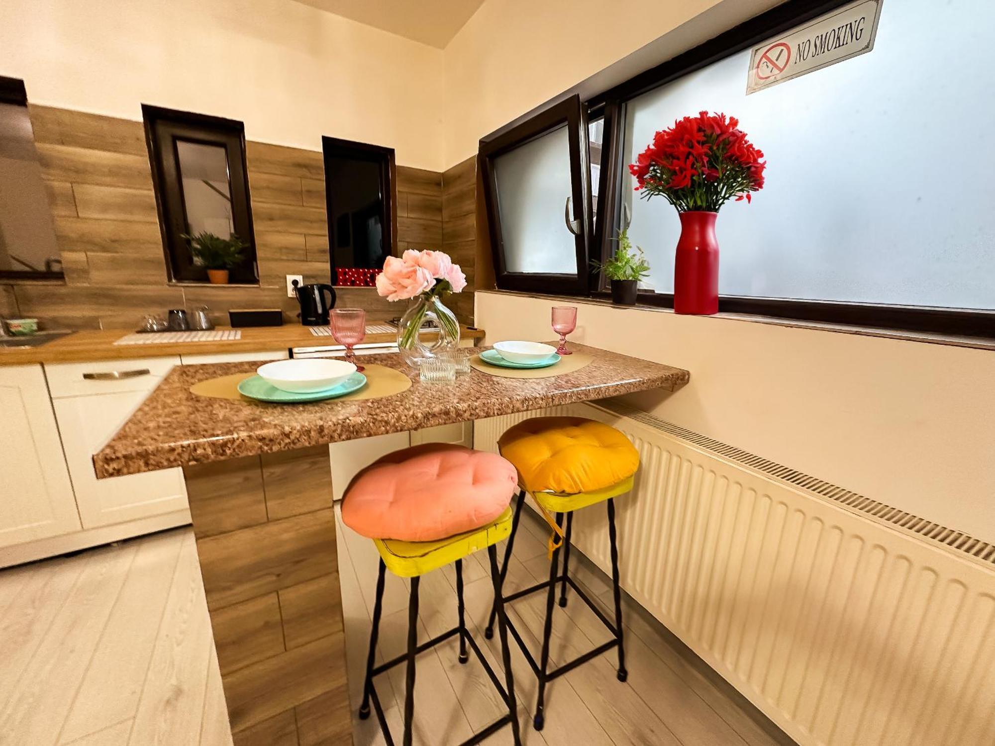 Pluto Central Lux Studio Крайова Екстериор снимка